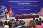 State President Luong Cuong speaks at the meeting with representatives of Vietnamese agencies and community in the southeastern region of the Republic of Korea (RoK) on November 1. (Photo: VNA)