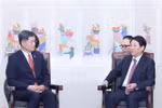 State President Luong Cuong (R) receives Kim Ghee-whan, President of the Korea Foundation (KF), on November 1. (Photo: VNA)