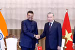 General Secretary of the Communist Party of Vietnam Central Committee and State President To Lam (right) receives Devendra Fadnavis, Chief Minister of Maharashtra state of India, in Mumbai on May 7. (Photo: VNA)