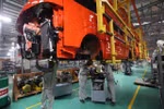 An auto assembly line at Kim Long Motor Hue in the Chân May - Lang Co Economic Zone in the central city of Hue. (Photo: VNA)