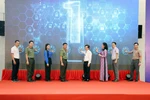 Officials launch the “Not Alone – Together for Online Safety” campaign at Vo Nguyen Giap High School for the Gifted in Quang Tri province on October 14. (Photo: VNA)