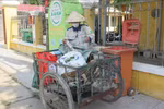 Nguyen Thi Vang is the oldest member of the scrap-collecting cooperative group in An Dong ward in Hue city. (Photo: VNA)