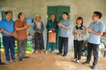 A poor household in Pu Nhi commune receives support to build a new house. (Photo: mattran.org.vn)