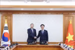 Vietnam’s Party General Secretary To Lam (left) and RoK Prime Minister Kim Min-seok at their meeting in Seoul on August 11. (Photo: VNA)