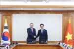 Vietnam’s Party General Secretary To Lam (left) and RoK Prime Minister Kim Min-seok at their meeting in Seoul on August 11. (Photo: VNA)