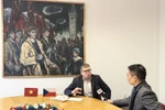 Milan Krajca, Chairman of the Czech Peace Movement and a member of the Communist Party of Bohemia and Moravia (KSČM) speaks to a Vietnam News Agency (VNA) correspondent in Prague. (Photo: VNA)