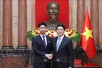 State President Luong Cuong (R) and Director of the Liberal Democratic Party Youth Division of Japan Nakasone Yasutaka at the meeting in Hanoi on August 22 (Photo: VNA)