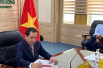 Acting Minister of Agriculture and Environment of Vietnam Tran Duc Thang signs the agreement (Photo: VNA)
