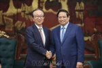 Prime Minister Pham Minh Chinh (R) hosts a reception for Hironori Kamezawa, CEO of Japan’s Mitsubishi UFJ Financial Group, in Hanoi on August 7. (Photo: VNA)