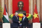 State President Luong Cuong (R) welcomes Speaker of the Jordanian House of Representatives Mazen Turki El Qadi in Hanoi on February 3. (Photo: VNA)