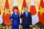 Prime Minister Le Minh Hung and Japanese Prime Minister Takaichi Sanae pose for a photo at the official welcome ceremony on May 2, 2026. (Photo: VNA)