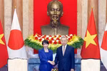 Party General Secretary and State President To Lam (R) and Japanese Prime Minister and Liberal Democratic Party President Takaichi Sanae (Photo: VNA)