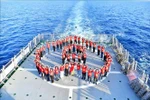 Overseas Vietnamese in the "Great Solidarity Voyage" in April 2025. The voyage is an annual programme organised by SCOVA in cooperation with the Navy Command since 2012. (Photo: VNA)