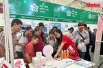 Visitors to the Autumn Fair 2025, which opened on October 25 and will last until November 4 (Photo: VNA)