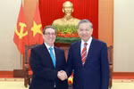General Secretary of the Communist Party of Vietnam Central Committee To Lam (R) and Cuba's Politburo member and Minister of Foreign Affairs Bruno Rodriguez Parrilla in Hanoi on February 19. (Photo: VNA)