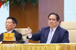 Prime Minister Pham Minh Chinh speaks at the meeting with SOEs in Hanoi on April 15. (Photo: VNA)
