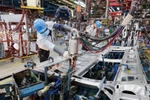 Automobile production at Ford Vietnam’s plant, a joint venture between US-based Ford Motor Company and Song Cong Diesel Company. (Photo: VNA)