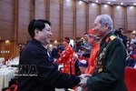 President Luong Cuong presents gifts to the elderly, veteran revolutionaries, social policy beneficiaries, students, members of the armed forces, and representatives of the local community in Lao Cai province. (Photo: VNA)