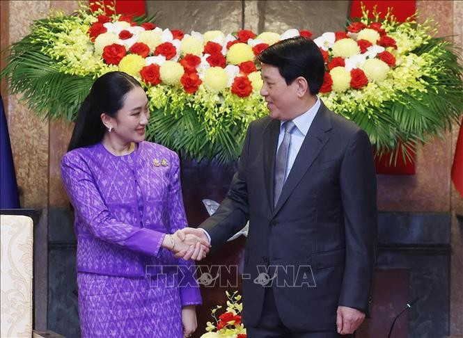 Vietnamese President Luong Cuong (right) receives Thai Prime Minister Paetongtarn Shinawatra in Hanoi on May 16. (Photo: VNA)