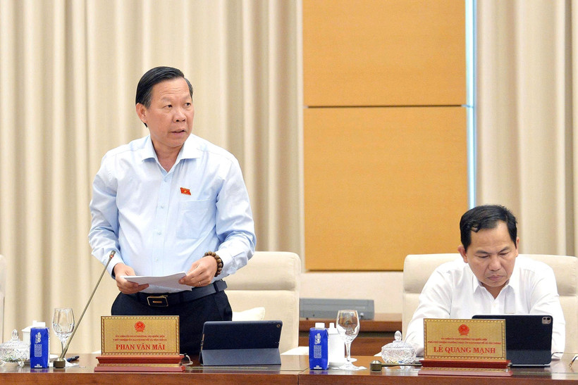 Chairman of the NA’s Committee for Economic and Financial Affairs Phan Van Mai speaks at the 49th session of the NA Standing Committee on September 22. (Photo: VNA)