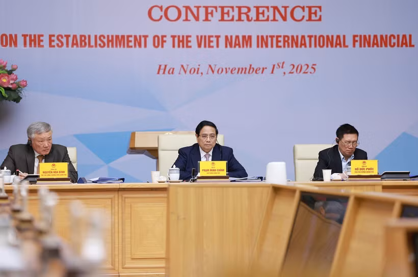 PM Pham Minh Chinh (centre) chairs the conference on the establishment of the International Financial Centre (IFC) in Vietnam on November 1. (Photo: VNA)