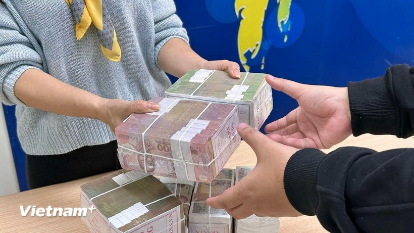 Since early July, some commercial banks have moved to slightly lower their rates. (Photo: VNA)