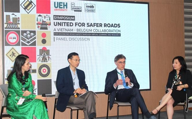 Some participants in the symposium held at the University of Economics Ho Chi Minh City on April 3 (Photo: VNA)