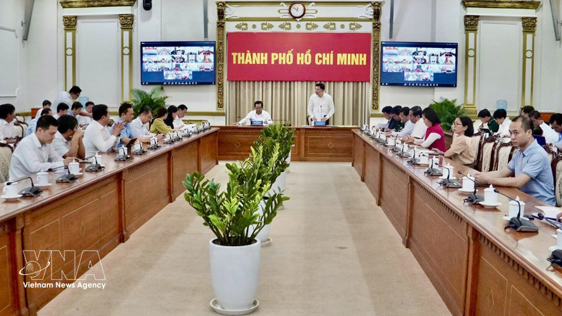 The working session between the Ho Chi Minh City People’s Committee and relevant departments, agencies and localities on February 28 (Photo: VNA)