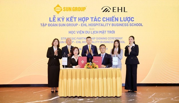 Sun Group officially signs a strategic cooperation with EHL Hospitality Business School on August 25, 2025. (Photo: Sun Group)