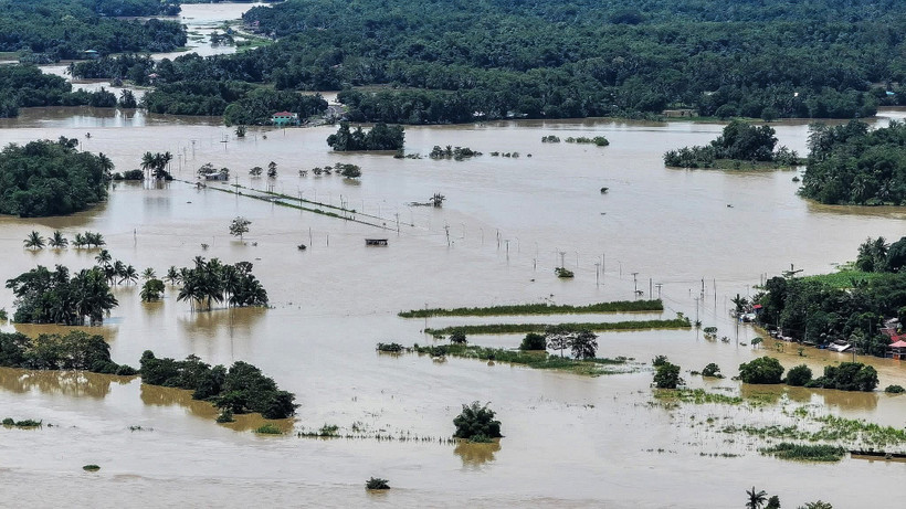 Flooding triggered by Storm Fengshen in Capiz province, the Philippines, on October 19, 2025 (Photo: Xinhua/VNA)