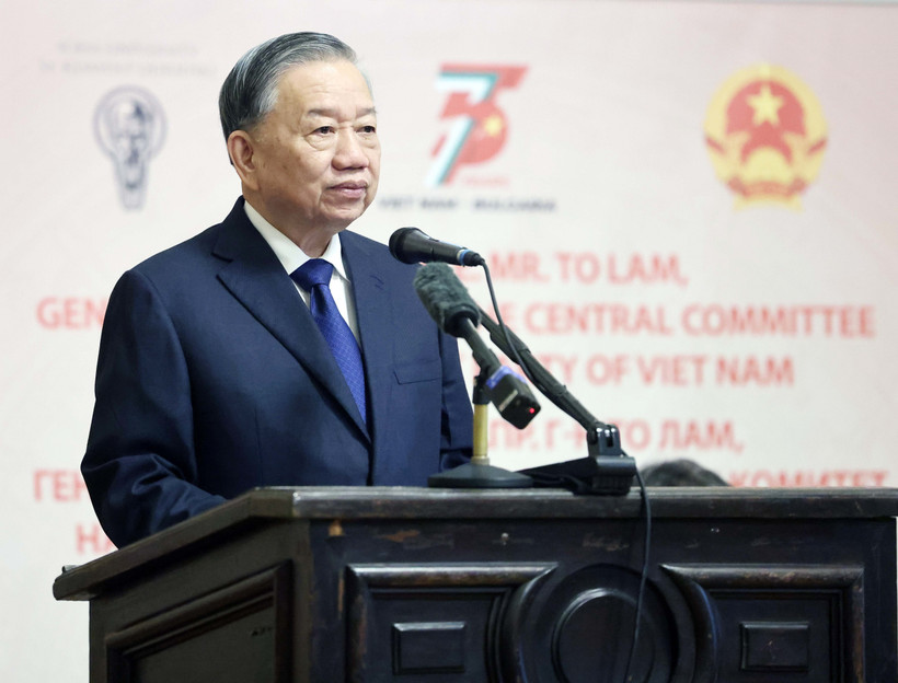 Party General Secretary To Lam delivers the policy address at the Sofia University on October 24. (Photo: VNA)