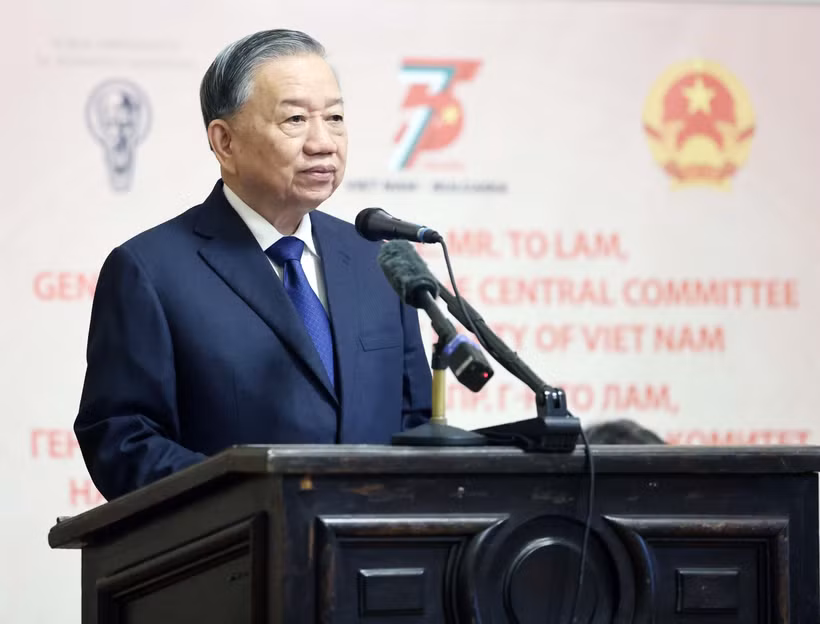 Party General Secretary To Lam delivers the policy address at the Sofia University on October 24. (Photo: VNA)