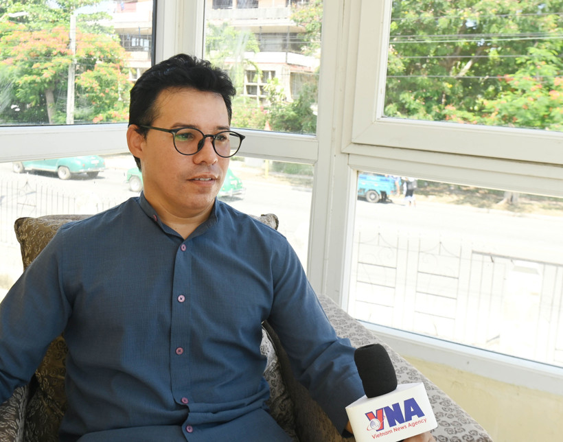 Vice President of the Cuba – Vietnam Friendship Association Dr. Ruvislei Gonzalez Saez grants an interview to the Vietnam News Agency. (Photo: VNA)