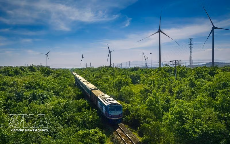 Vietnam is said to be facing a major opportunity not only to strengthen technical connectivity but also to take a leading role in building an integrated regional energy market, moving from a national to a regional scale. (Photo: VNA)