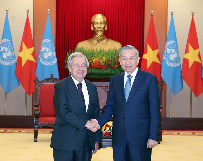 Party General Secretary To Lam receives United Nations Secretary-General António Guterres in Hanoi on October 25. (Photo: VNA)