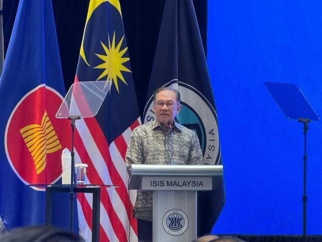 Malaysian Prime Minister Anwar Ibrahim addresses the 38th Asia-Pacific Roundtable (APR) in Kuala Lumpur on June 19 (Photo: VNA)
