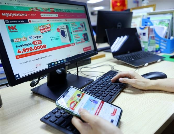 E-commerce revenue was estimated at 36 billion USD in 2025, tripling the 2020 level and maintaining 22–25% annual growth, the highest in the region. (Photo: VNA)