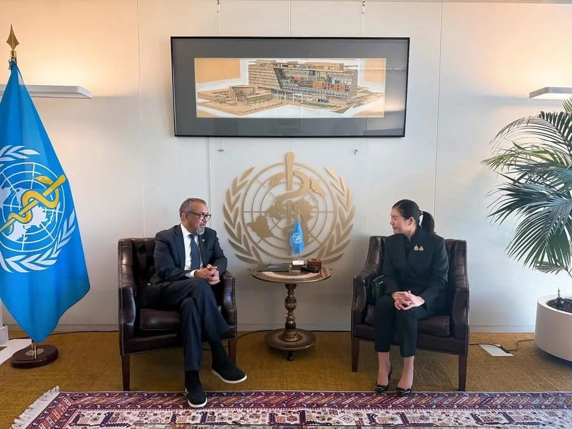 Minister attached to the Thai Prime Minister's Office Jiraporn Sindhuprai (right) and WHO Director-General Dr. Tedros Adhanom Ghebreyesus at their recent meeting in Geneva. (Photo: thainews.prd.go.th)
