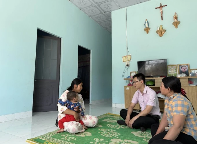 Thanks to the housing support, the family of Phi Sronh K’Phuong, a woman of the K'Ho ethnic group in Lieng Sronh commune of Dam Rong district, can now live in a well-built house. (Photo: VNA)