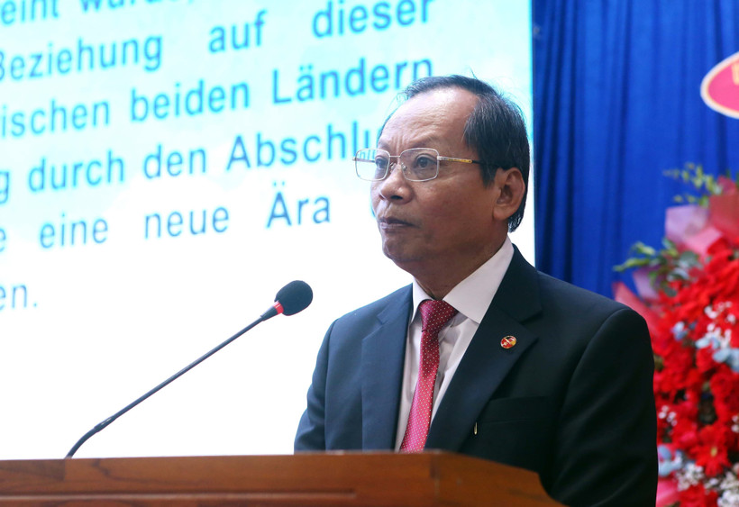 Chairman of the Vietnam – Germany Friendship Association in Da Nang Nguyen Huu Lai speaks at the event. (Photo: VNA)