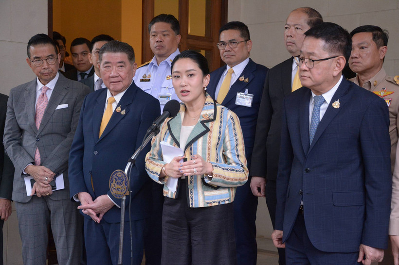 Then Thai Prime Minister Paetongtarn Shinawatra speaks to the press in Bangkok on June 23, 2025. (Photo: Xinhua/VNA)