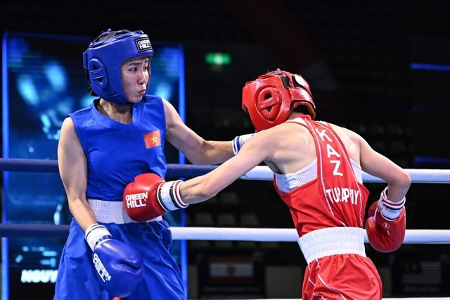 Nguyen Thi Ngoc Tran of Vietnam (left) defeats Kazakhstan’s tough Gulnar Turapbay in the ASBC Asian U22 & Youth Boxing Championships' women's U22 50kg class in Colombo, Sri Lanka, on May 23. ̣(Photo of ASBC)