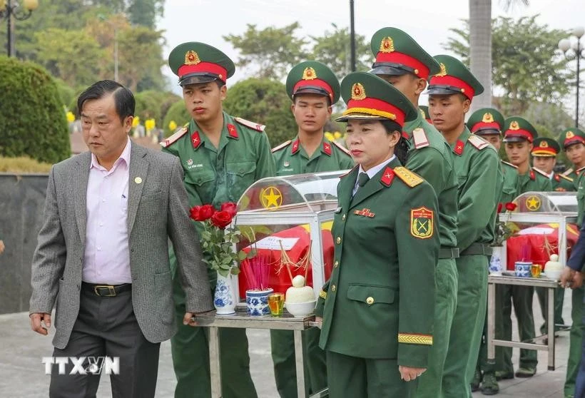 Remains of volunteer soldiers falling down in Laos are laid to rest at the Tong Khao martyrs’ cemetery in Dien Bien province on January 10. (Photo: VNA)