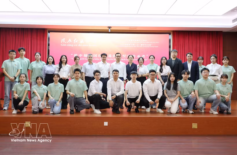 Participants in the Vietnam – China youth dialogue in Sanming city, China's Fujian province, on June 9 (Photo: VNA)