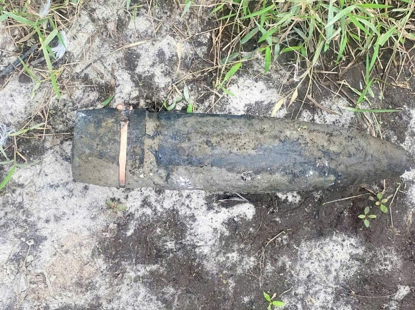 One of the unexploded artillery shells recently found in Trieu Co commune, Quang Tri province. (Photo: VNA)