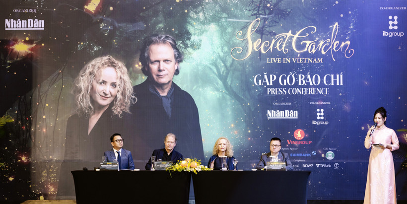 The artists and representatives of the organising committee at the press conference on October 17 (Photo: VNA)