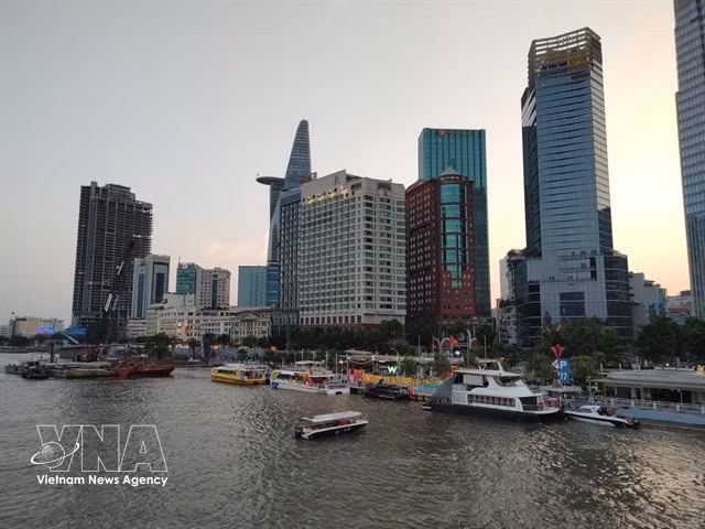 Tourists can experience city views from the Saigon River on boats. (Photo: VNA)