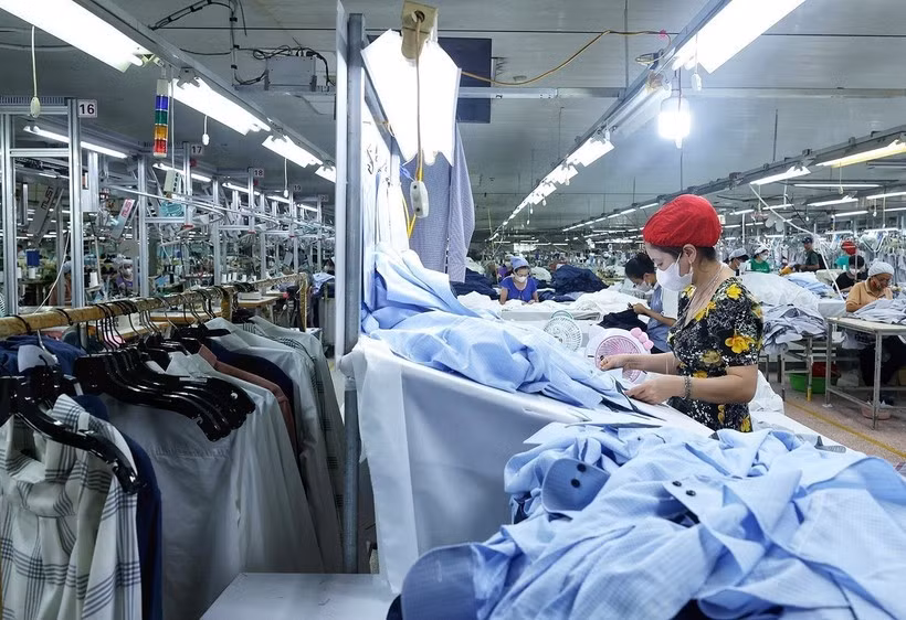Workers produce apparel for export. (Photo: VNA)