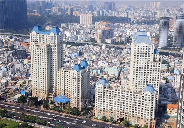 Buildings on Nguyen Huu Canh street in Ho Chi Minh City (Photo: VNA)