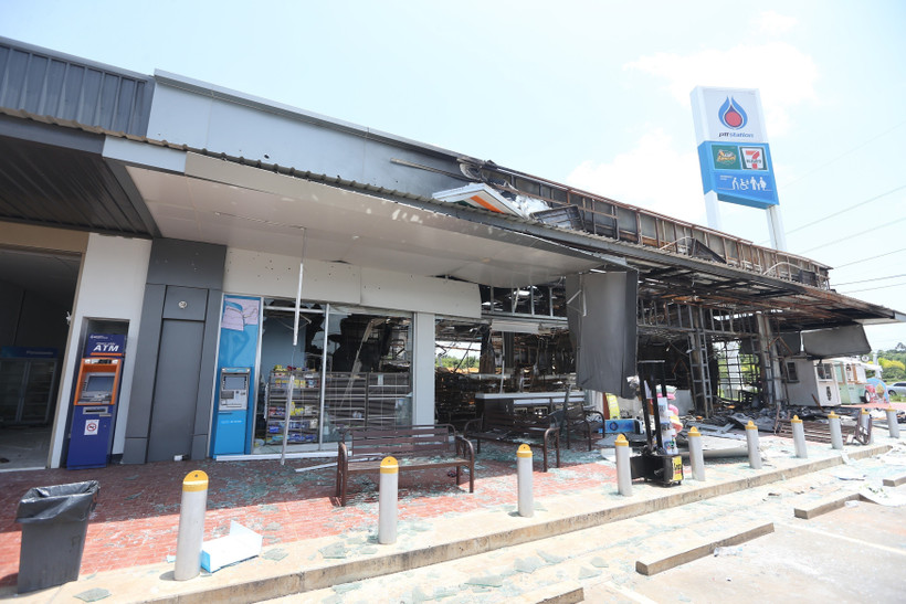 A convenience store damaged in the Thailand – Cambodia border conflict in Sisaket province of Thailand (File photo: Xinhua/VNA)